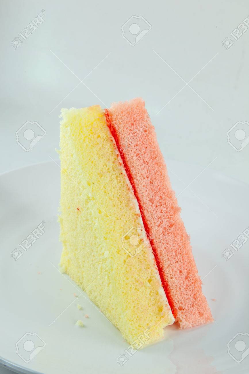バニラと白地にイチゴのシフォン ケーキ味 の写真素材 画像素材 Image