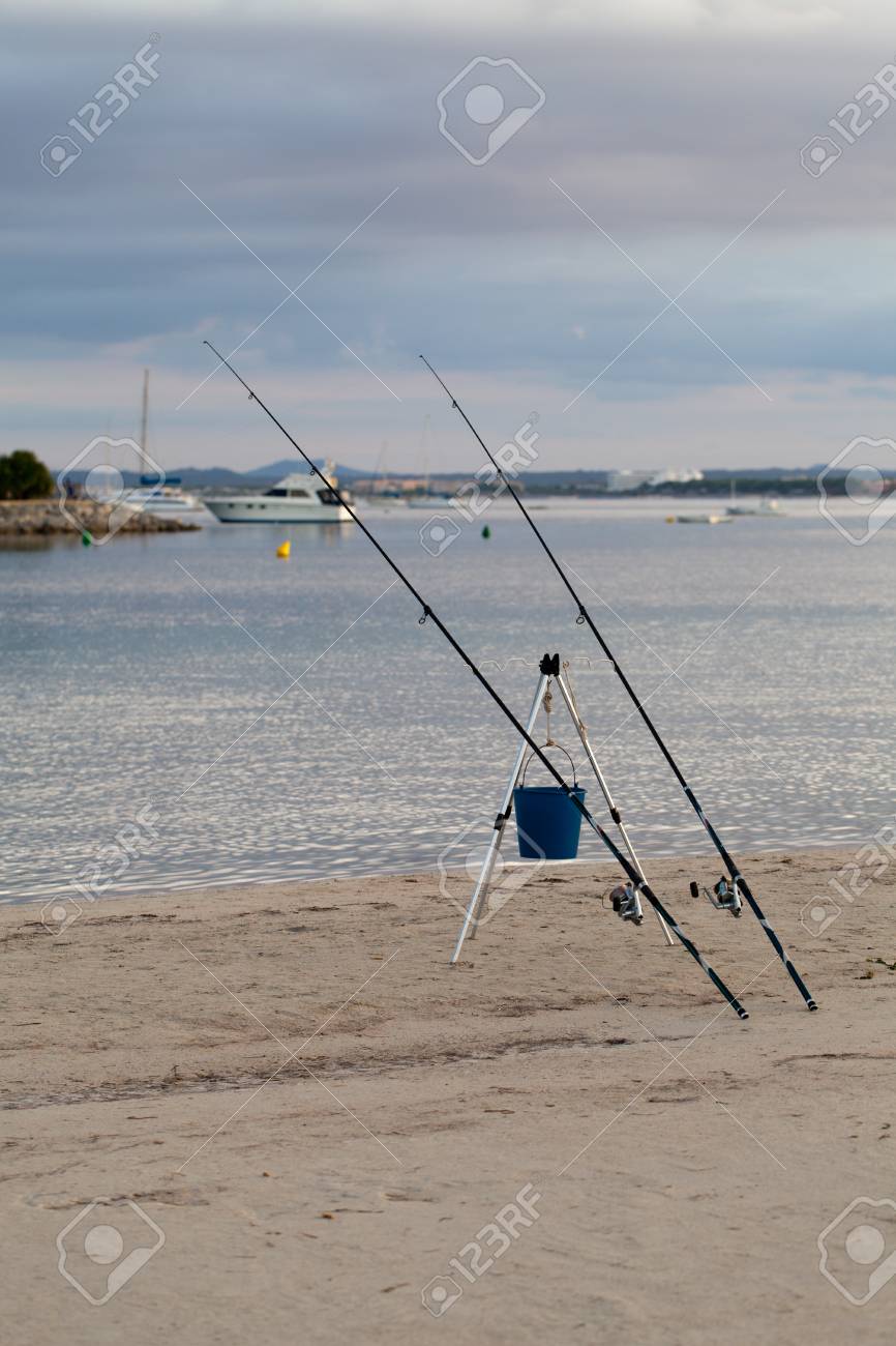 Dos Cañas De Pescar En La Playa En Verano Retratos, Imágenes Y Archivo Libres De Derecho. Image 24831770.