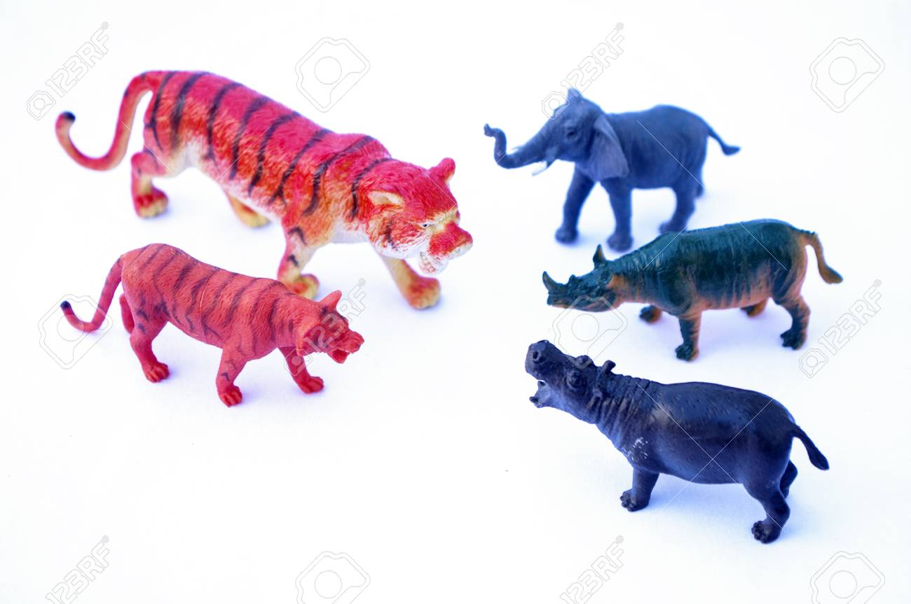 Festes Tierspielzeug Für Kinder Auf Weißem Hintergrund Festes Tierspielzeug Für Kinder Auf Weißem Hintergrund