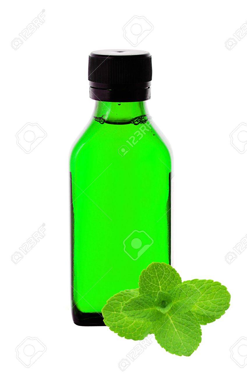 緑のシロップと白い背景で隔離のミント ハーブと薬瓶のクローズ アップ の写真素材 画像素材 Image