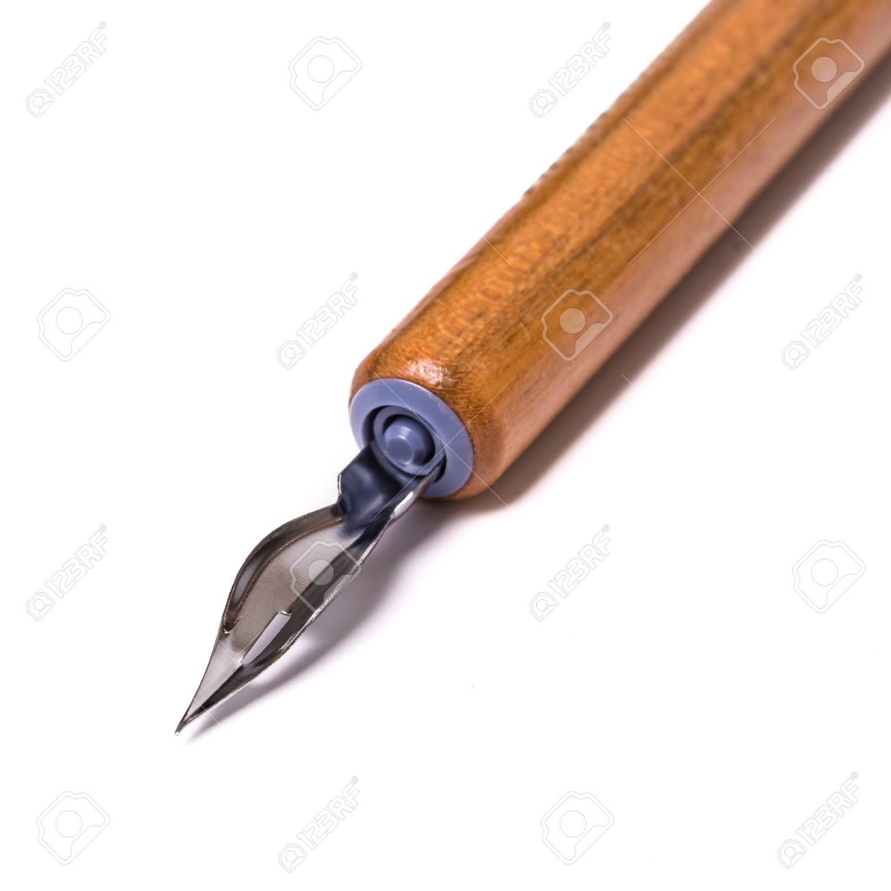 分離の白い背景の上のビンテージつけペン の写真素材・画像素材. Image 