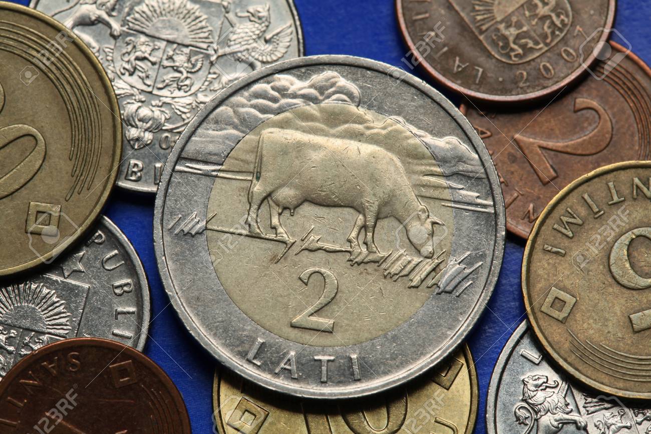 ラトビアのコイン。牛は、古いラトビア 2 ラッツ硬貨に描かれているラトビアの田舎を象徴しました。の写真素材・画像素材 Image 31928292