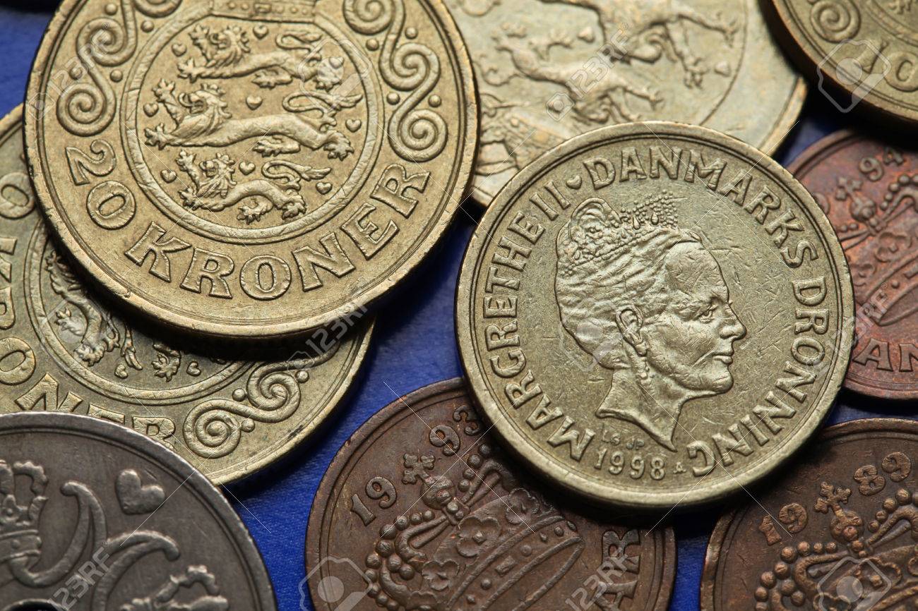 덴마크의 동전. 덴마크의 왕비 Margrethe II와 덴마크 Krone 동전으로 묘사 된 덴마크 국장. 로열티 무료 사진, 그림,  이미지 그리고 스톡포토그래피. Image 32098318