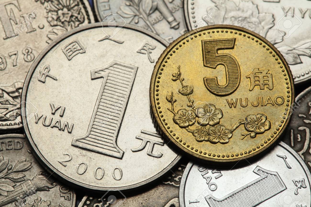 中国の硬貨。中国語 5 Jiao コインと、中国元コインに描かれた梅の花。の写真素材・画像素材 Image 32083899