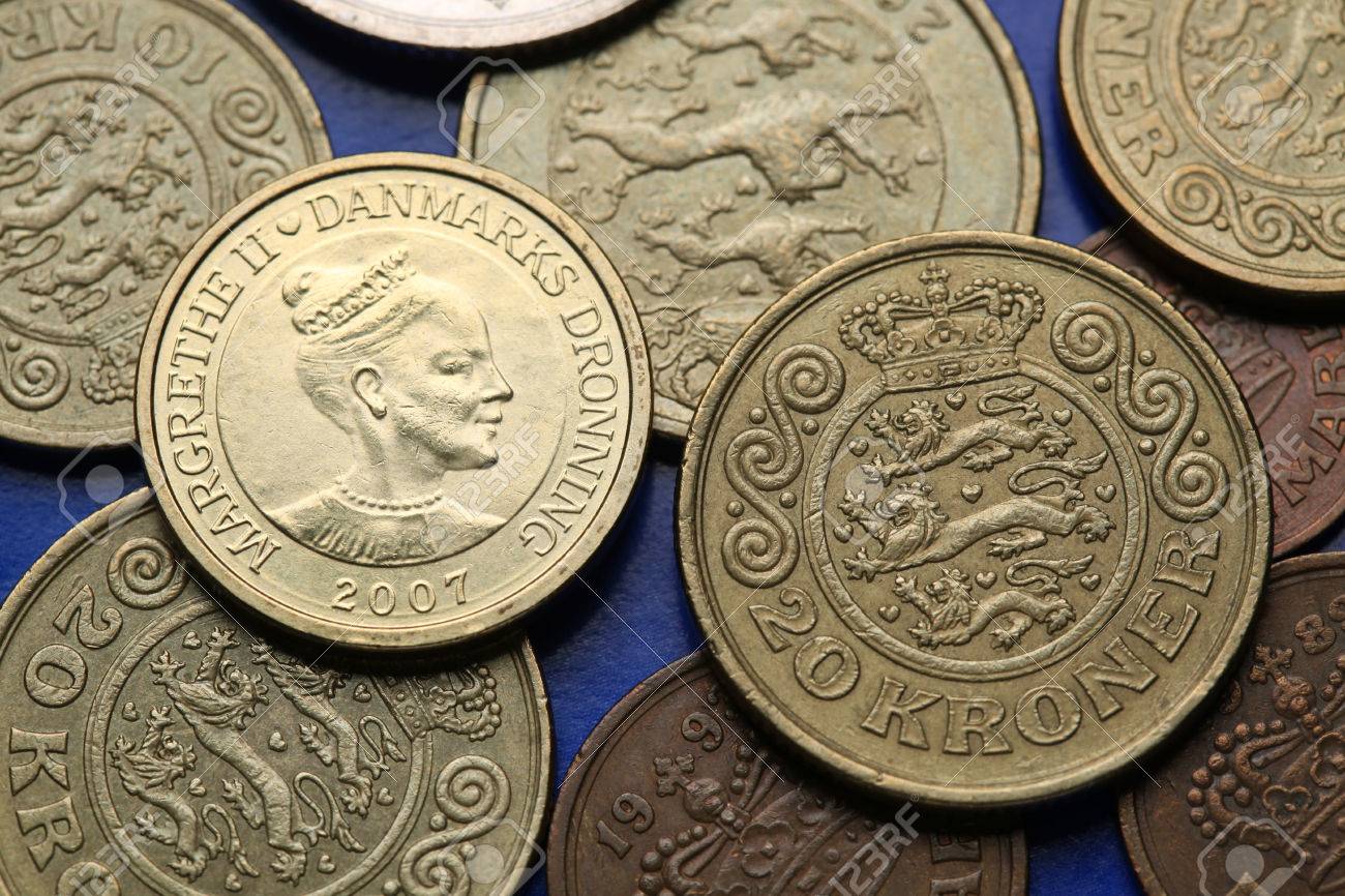 덴마크의 동전. 덴마크의 왕비 Margrethe II와 덴마크 Krone 동전으로 묘사 된 덴마크 국장. 로열티 무료 사진, 그림,  이미지 그리고 스톡포토그래피. Image 32083901