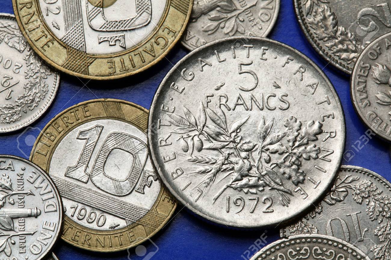 フランスの硬貨 オリーブとオークの枝古い 5 フラン硬貨に描かれています の写真素材 画像素材 Image