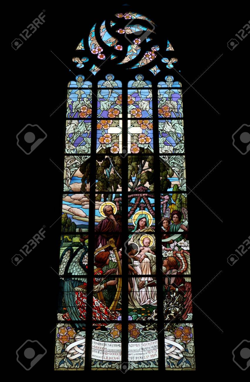 聖ヴァーツラフと聖母マリア 聖バルバラ教会クトナー ホラ チェコ共和国でのアール ヌーボー様式のステンド グラスの窓 の写真素材 画像素材 Image 3572
