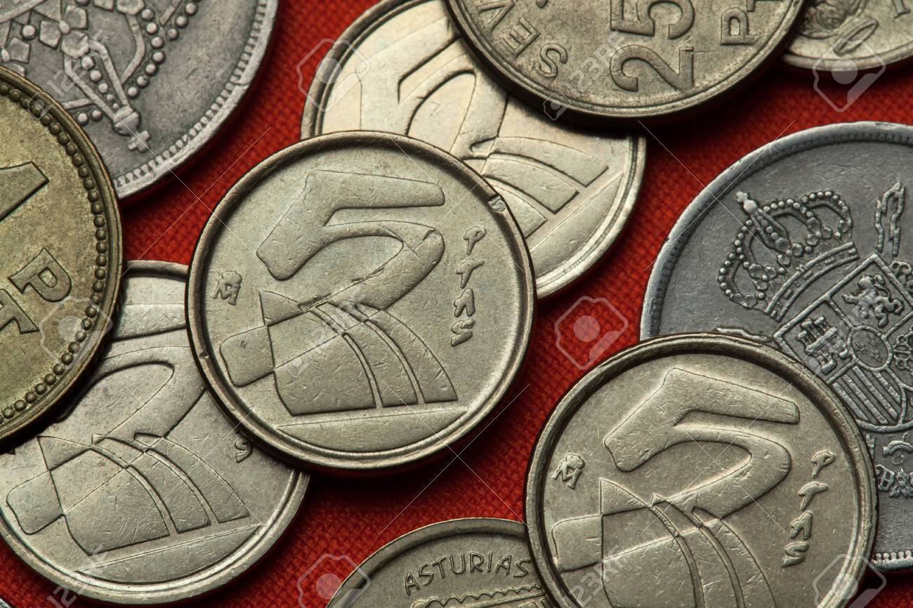 スペインの硬貨。様式化されたヨットにはスペイン語 5 ペセタの硬貨 (1992) が描かれています。の写真素材・画像素材 Image 53692709