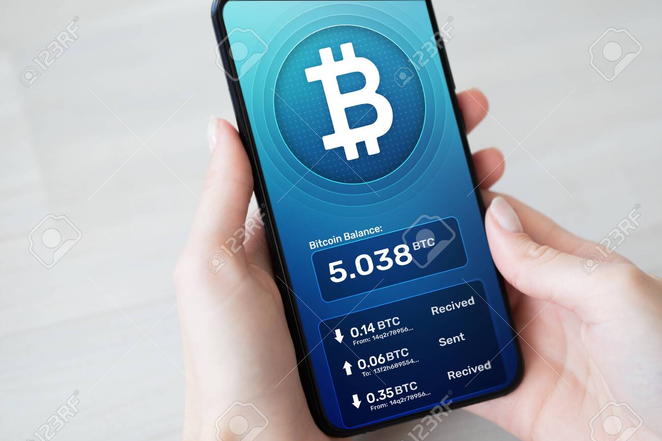 스마트폰 화면의 비트코인 지갑 인터페이스. 암호화폐 결제 및 블록체인 기술 기반 디지털 화폐 개념. 로열티 무료 사진, 그림, 이미지  그리고 스톡포토그래피. Image 112913523