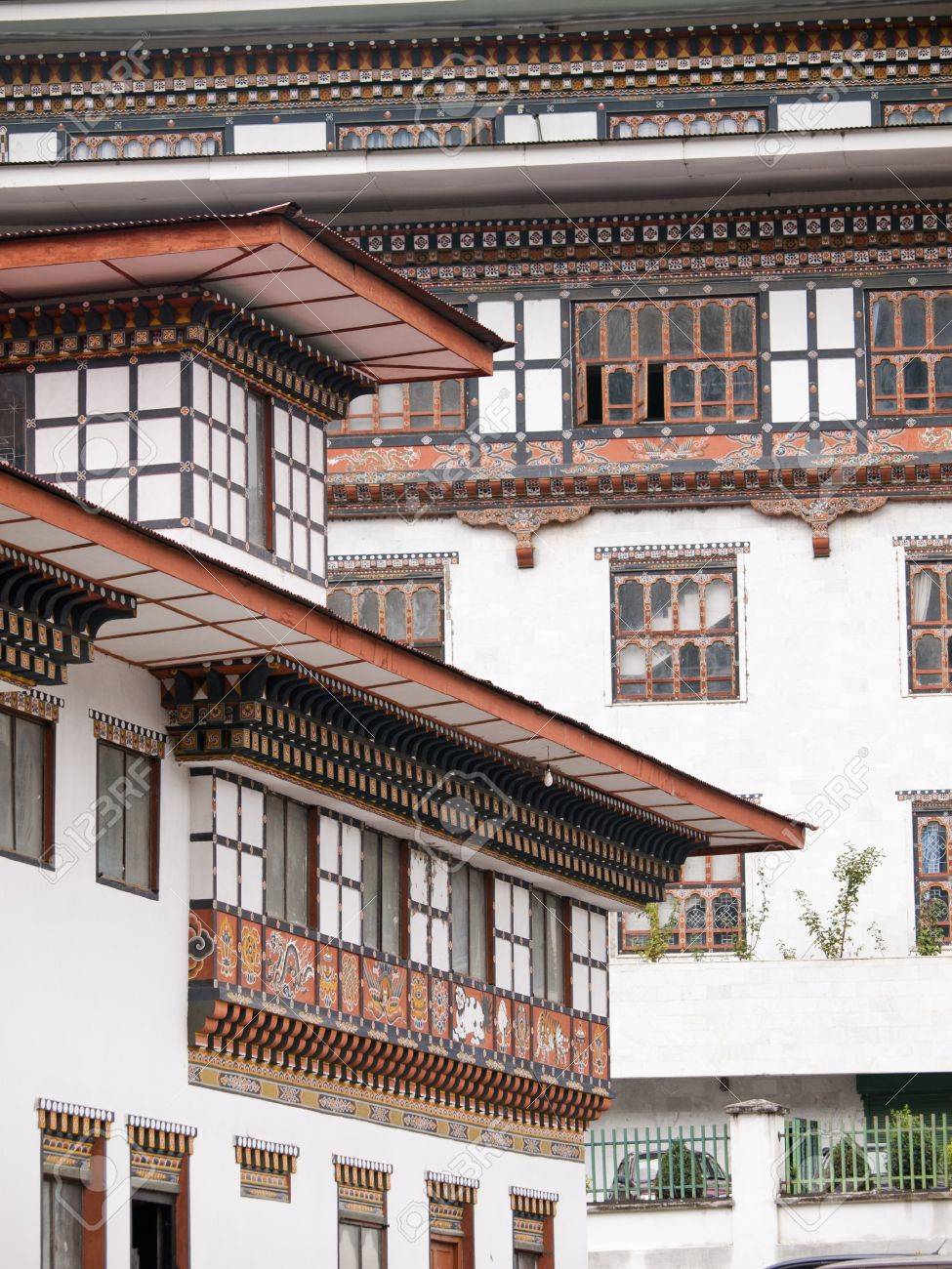 ブータンの伝統的な建築家 Bhutans 首都ティンプーに見られるように の写真素材 画像素材 Image