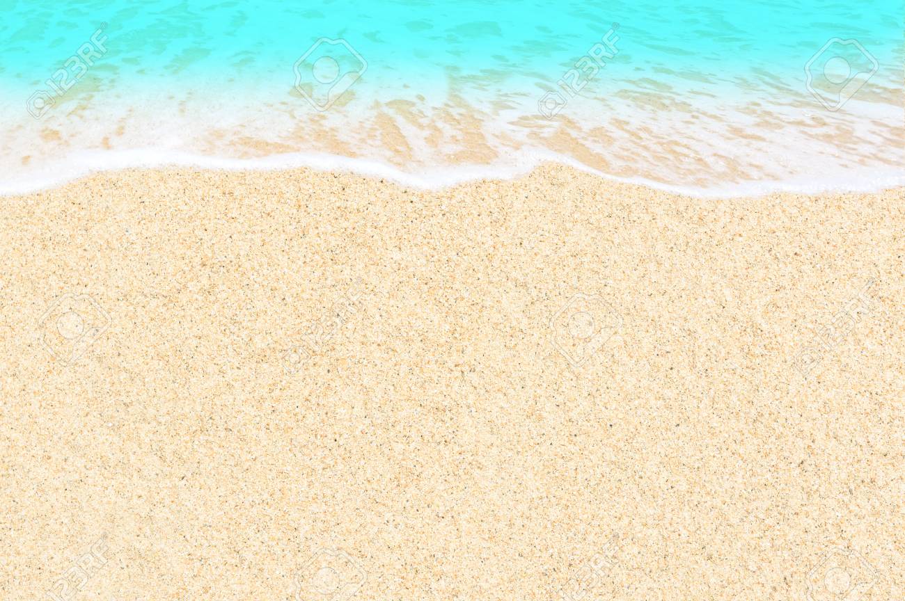 背景の白砂のビーチに青い海の波 砂のテクスチャと水 の写真素材 画像素材 Image