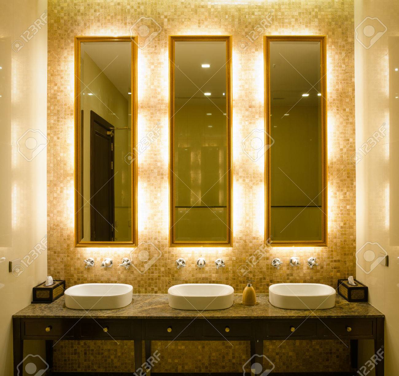 Ver El Diseño Interior De Estilo Moderno De Un Cuarto De Baño ... Ver El Diseño Interior De Estilo Moderno De Un Cuarto De Baño ...