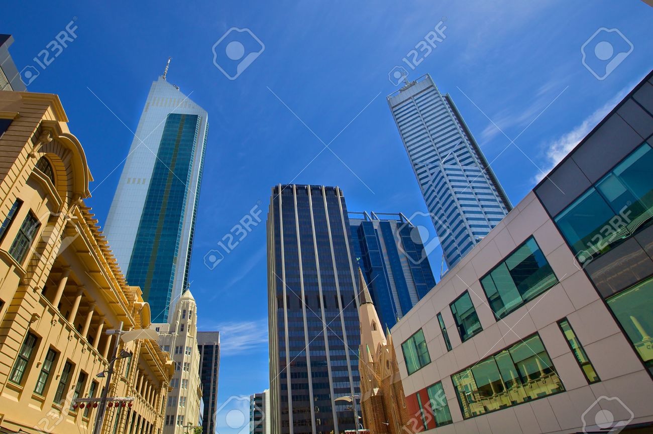 晴れた日に西オーストラリアのパース市の高層ビル の写真素材 画像素材 Image