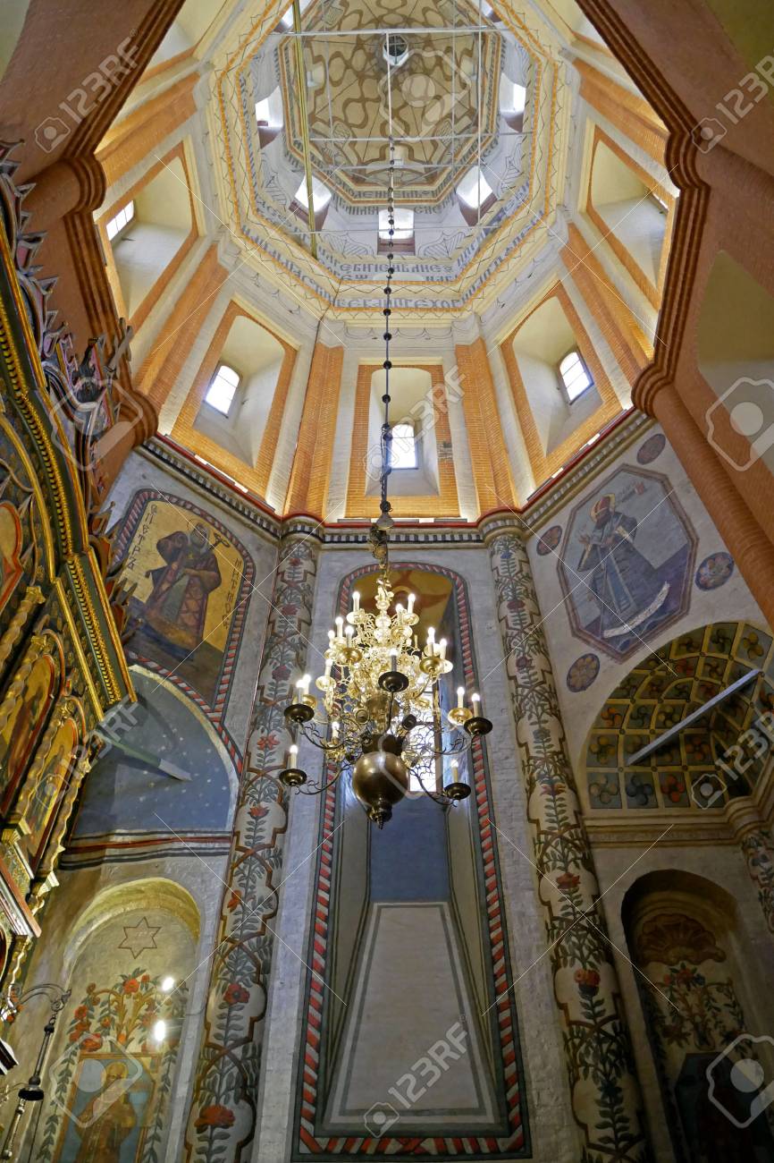 赤の広場の聖ワシリイ大聖堂の内部 の写真素材 画像素材 Image