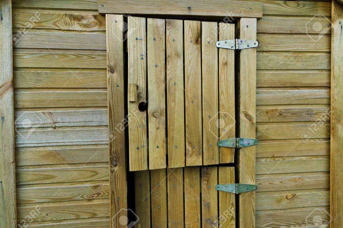 Cabanon Avec Porte Que Les Couts De Base Banque D Images Et Photos Libres De Droits Image 13642144