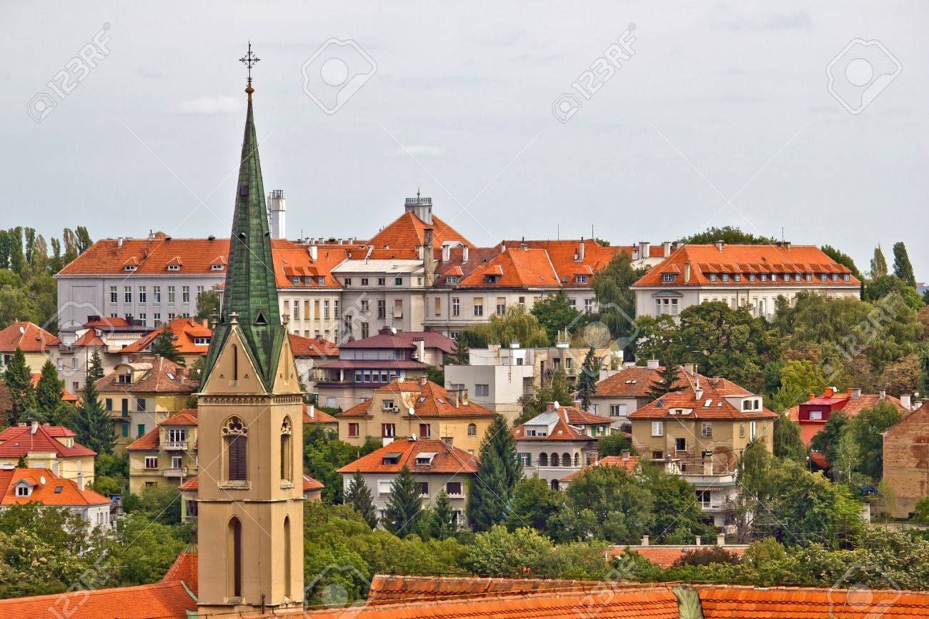 ザグレブの街並みと教会の塔 クロアチア の写真素材 画像素材 Image