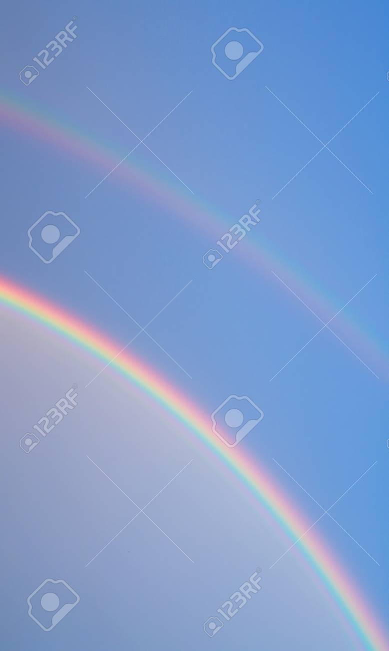 夏の時間で青空に虹の詳細 の写真素材・画像素材. Image 10300432.