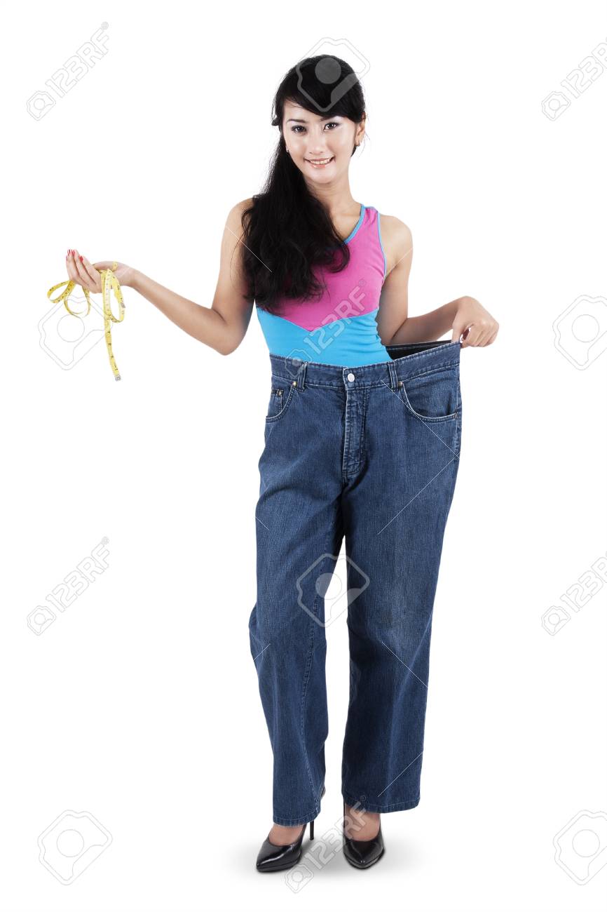 Femme Qui A Reussi A Perdre Son Poids Porter Ses Vieux Jeans Tout En Maintenant Une Bande De Mesure Banque D Images Et Photos Libres De Droits Image 39037344