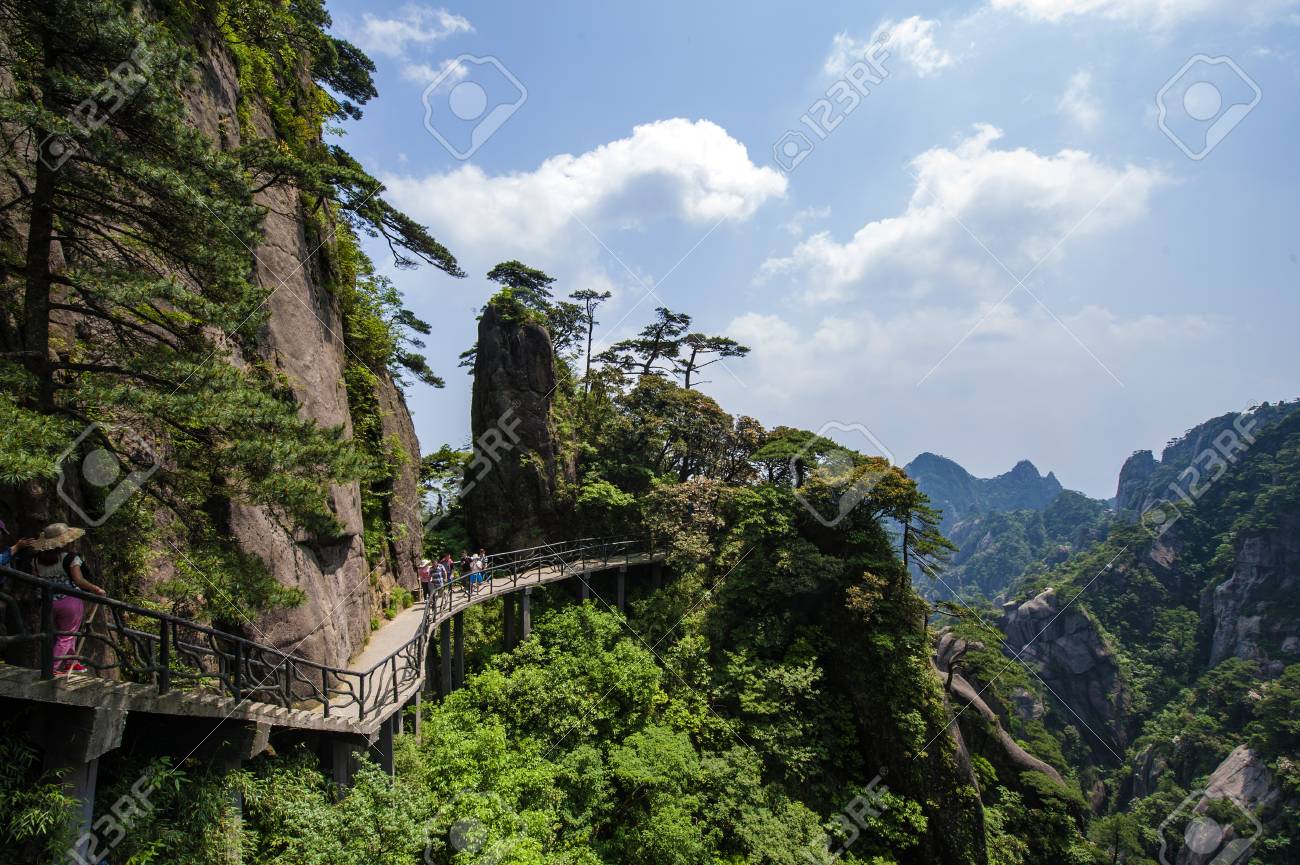 The Sanqingshan Scenery At The Junction Of Yushan County And Dexing City,  Shanrao City, Jiangxi Province, China 正版图像123RF中国- 高质量免版税图像库. Image 91434565