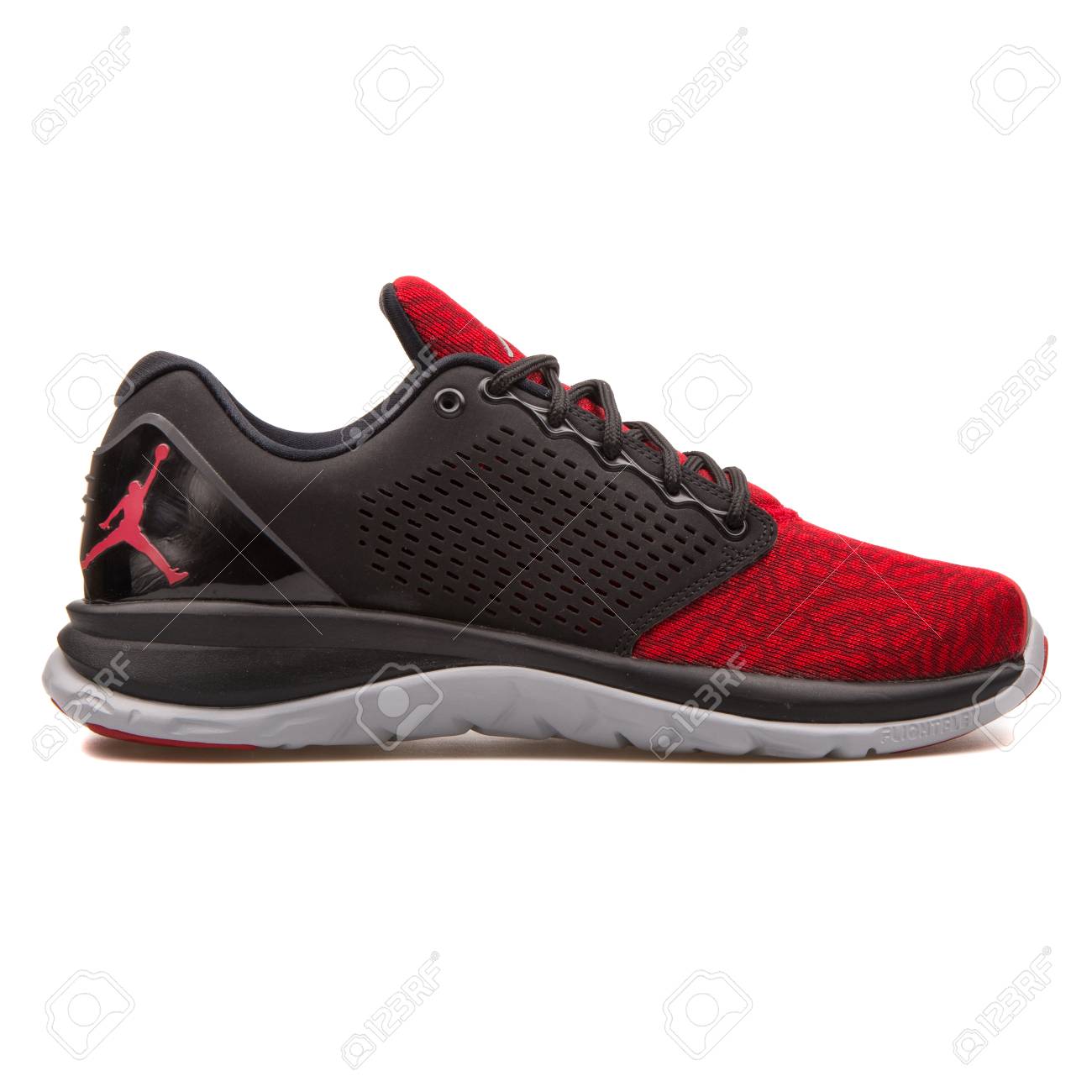 jordan trainer st black