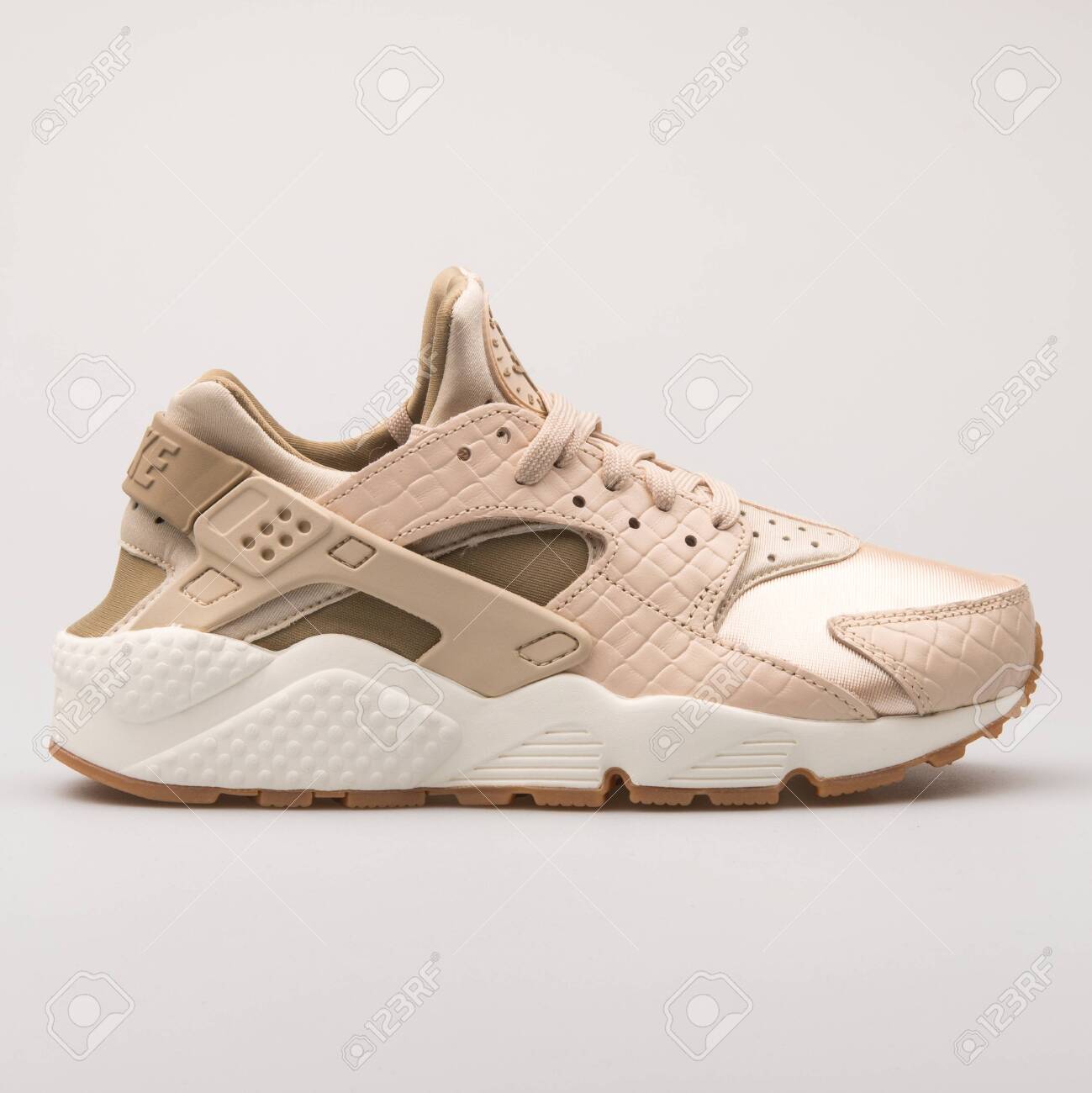 Nike Air Huarache Run Premium.. Stock 