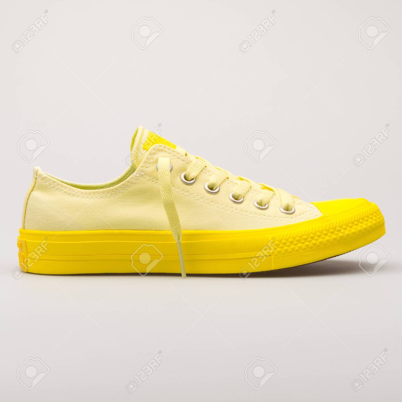 chuck taylor all star 2 ox