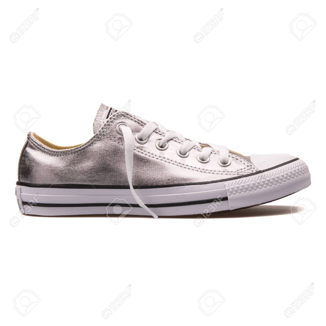 converse silver sneakers