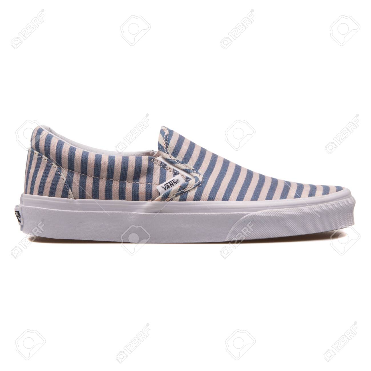 vans classic slip on navy