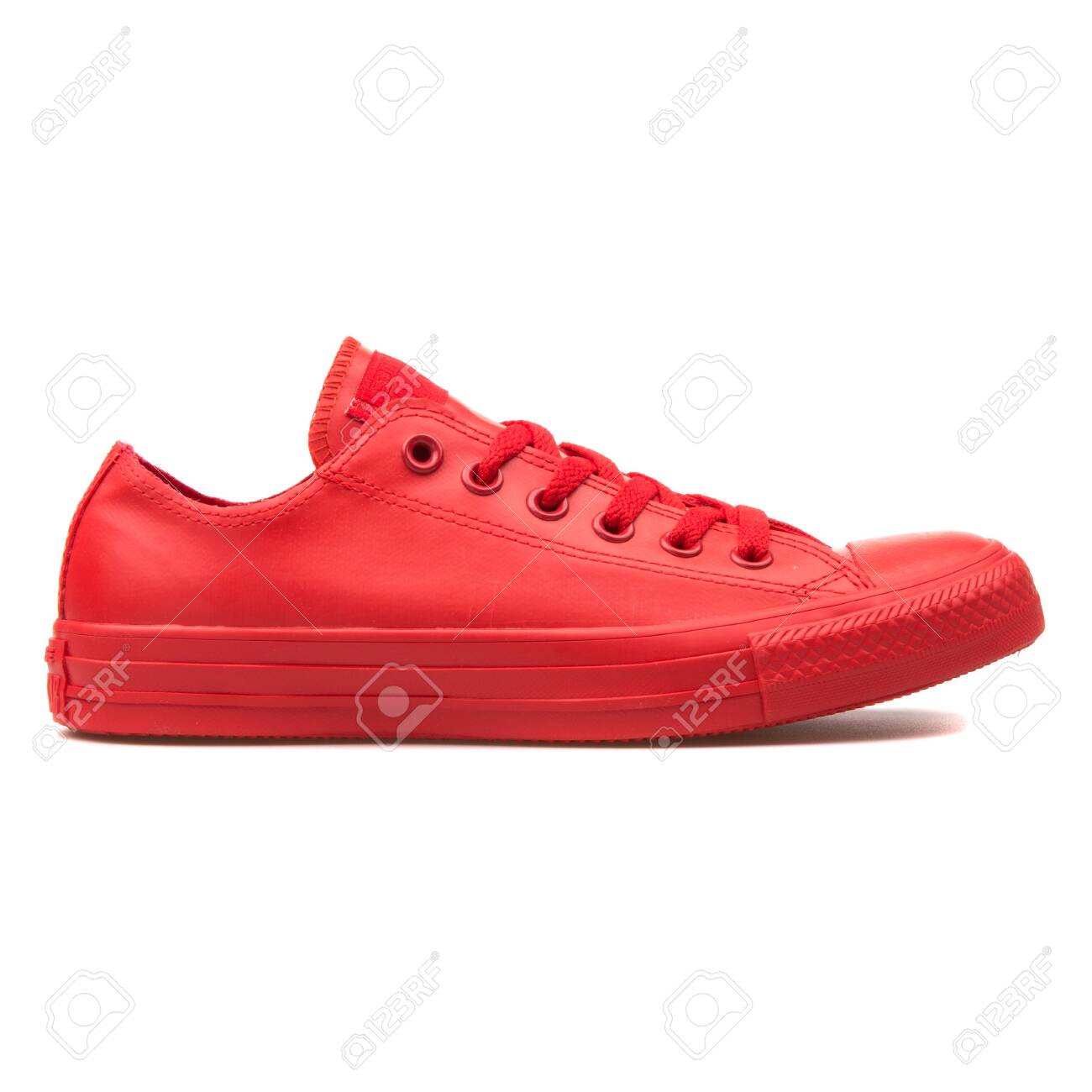 red chuck taylor converse