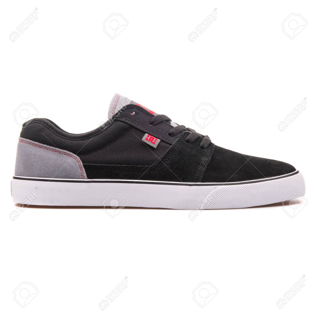 dc tonik black sneakers