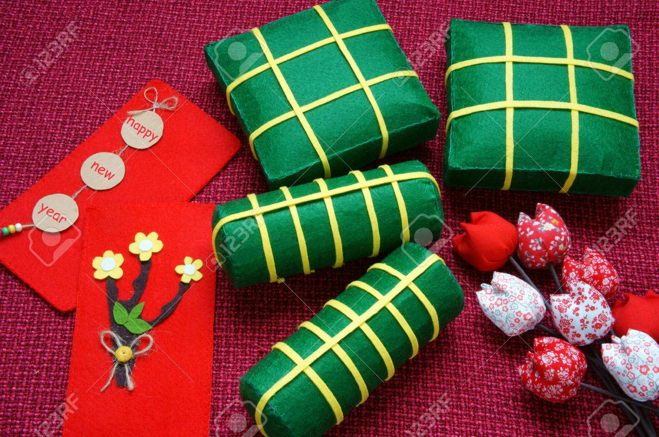 Vietnamesische Speisen Banh Chung Sind Banh Tet Traditionelle Essen Am Tet Urlaub Wickeln Sie In Grunen Blatt Wenn Der Fruhling Kommt Auf Vietnam Lunar New Year Verehren Die Menschen Die Vorfahren Mit