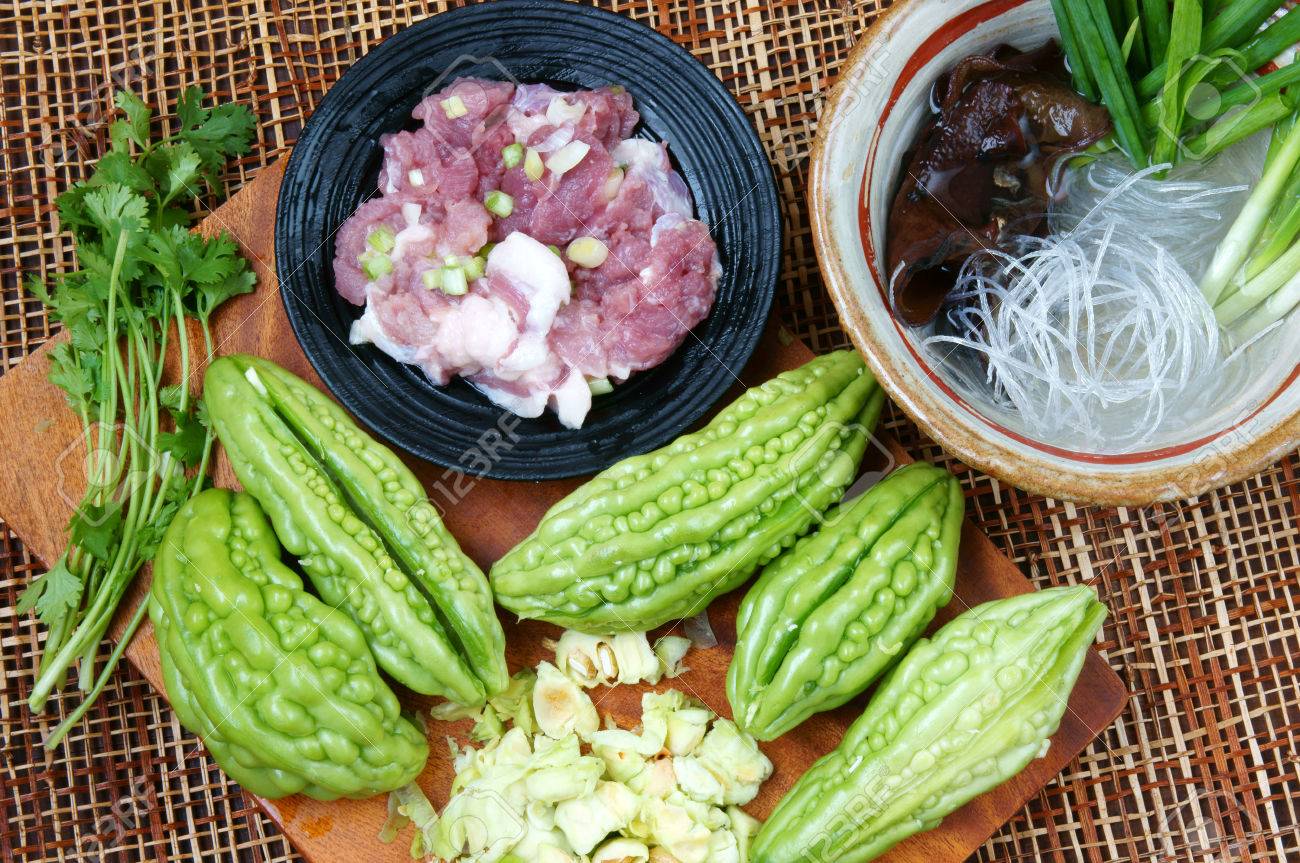 ベトナム料理は ひき肉 栄養 ベトナム食事 ビタミン ゴーヤたっぷりで人気の料理を詰めた苦いメロンのスープ缶抗糖尿病 ネギ チャワンタケ シーズン の写真素材 画像素材 Image ベトナム料理は ひき肉 栄養 ベトナム食事 ビタミン ゴーヤたっぷりで人気の料理を詰めた苦いメロンのスープ缶抗糖尿病 ネギ チャワンタケ シーズン の写真素材 画像素材 Image