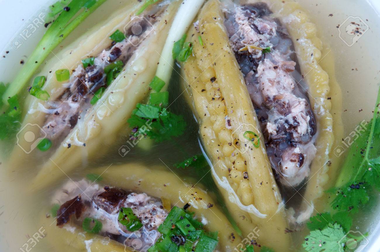 ベトナム料理は ひき肉 栄養 ベトナム食事 ビタミン ゴーヤたっぷりで人気の料理を詰めた苦いメロンのスープ缶抗糖尿病 ネギ チャワンタケ シーズン の写真素材 画像素材 Image ベトナム料理は ひき肉 栄養 ベトナム食事 ビタミン ゴーヤたっぷりで人気の料理を詰めた苦いメロンのスープ缶抗糖尿病 ネギ チャワンタケ シーズン の写真素材 画像素材 Image