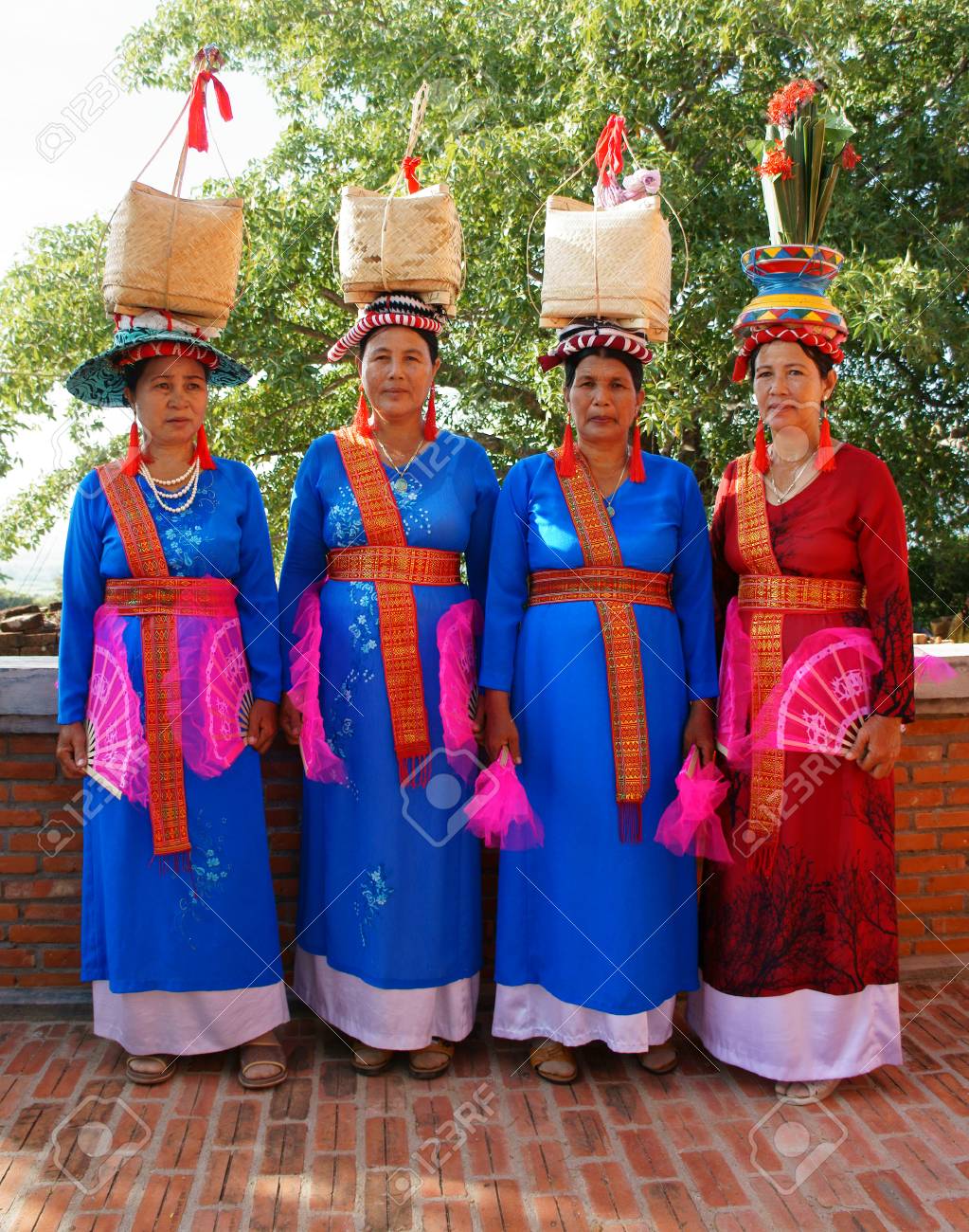 ファンが鳴った、VIET NAM-OCT 23: ベトナム少数民族チャム族の伝統的