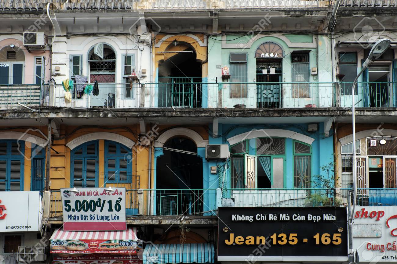 ホーチミン市 ベトナム南 17 年 4 月 18 日 ちょろん 素晴らしい中華街 ベトナムで古い家の古代建築物で建物の正面のアップします の写真素材 画像素材 Image