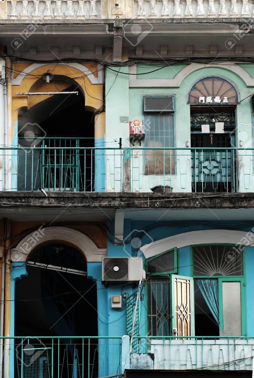 ホーチミン市 ベトナム南 17 年 4 月 18 日 ちょろん 素晴らしい中華街 ベトナムで古い家の古代建築物で建物の正面のアップします の写真素材 画像素材 Image