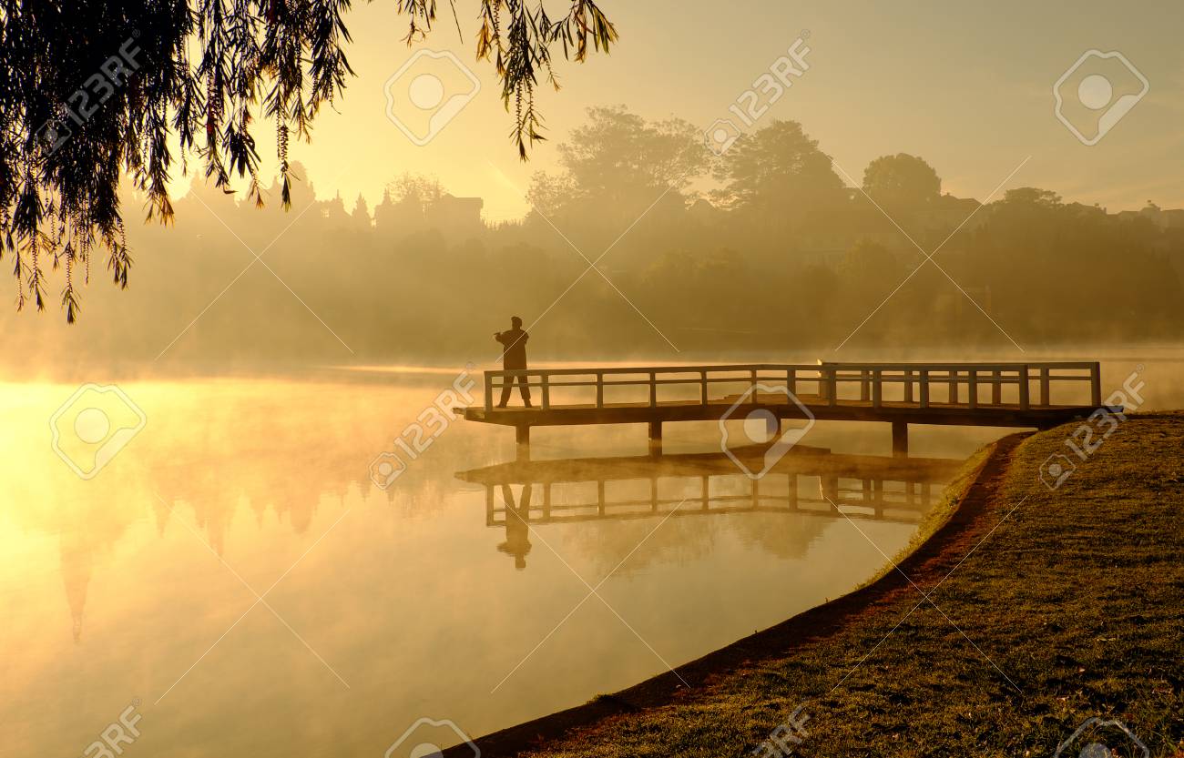 Why does water reflect images in color