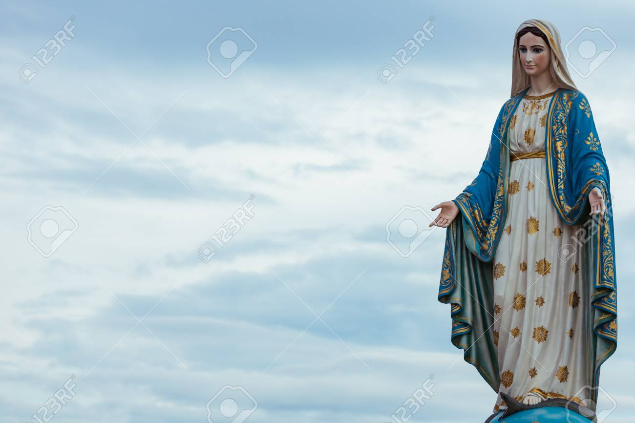 La Sainte Vierge Marie Devant Le Diocese Catholique Romain Lieu Public A Chanthaburi En Thailande Banque D Images Et Photos Libres De Droits Image