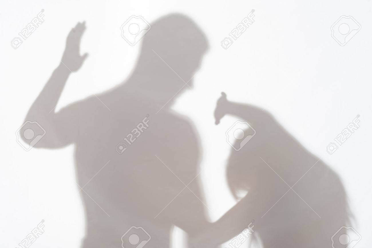 Silhouette De L Homme Frappe La Femme Qui Ne Peut Pas Se Proteger Banque D Images Et Photos Libres De Droits Image 30609525