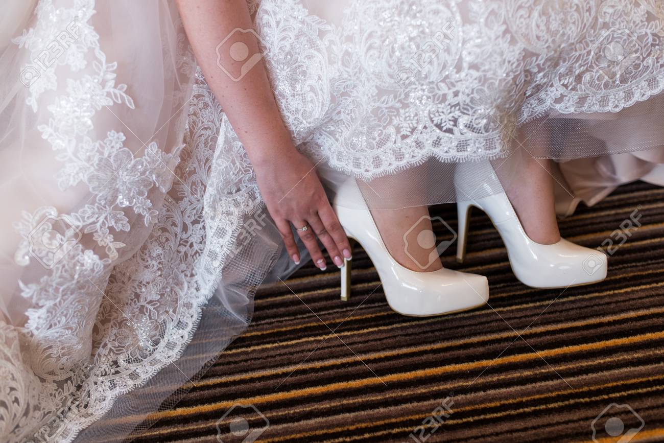 Vestido De Novia Con Zapatos Blancos Novia Zapatos Para Vestido