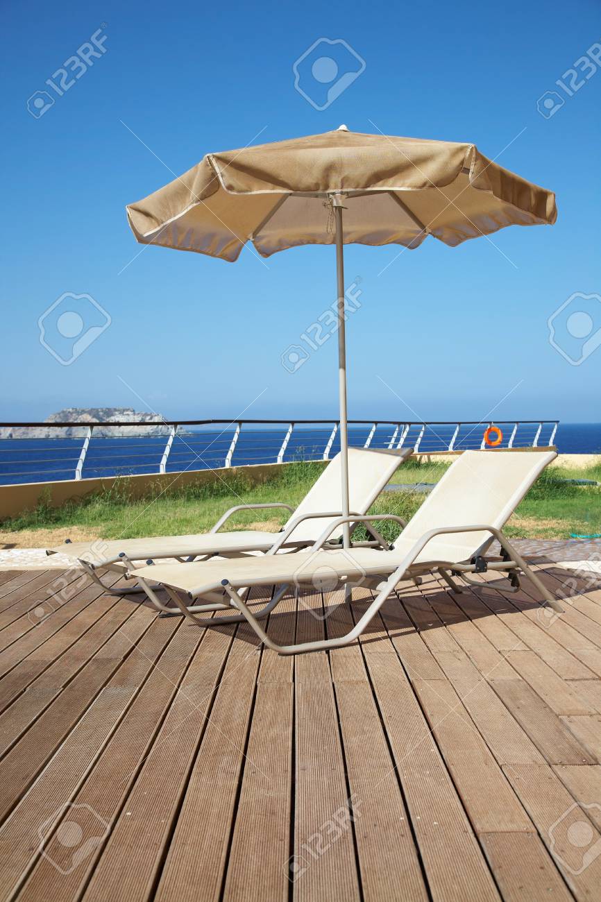 deck chair with umbrella