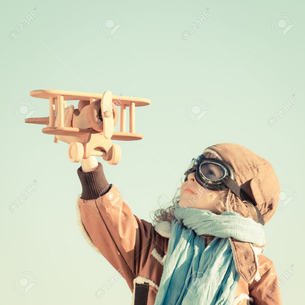 Happy kid playing with wooden toy airplane in autumn - 22736763 Happy kid playing with wooden toy airplane in autumn - 22736763
