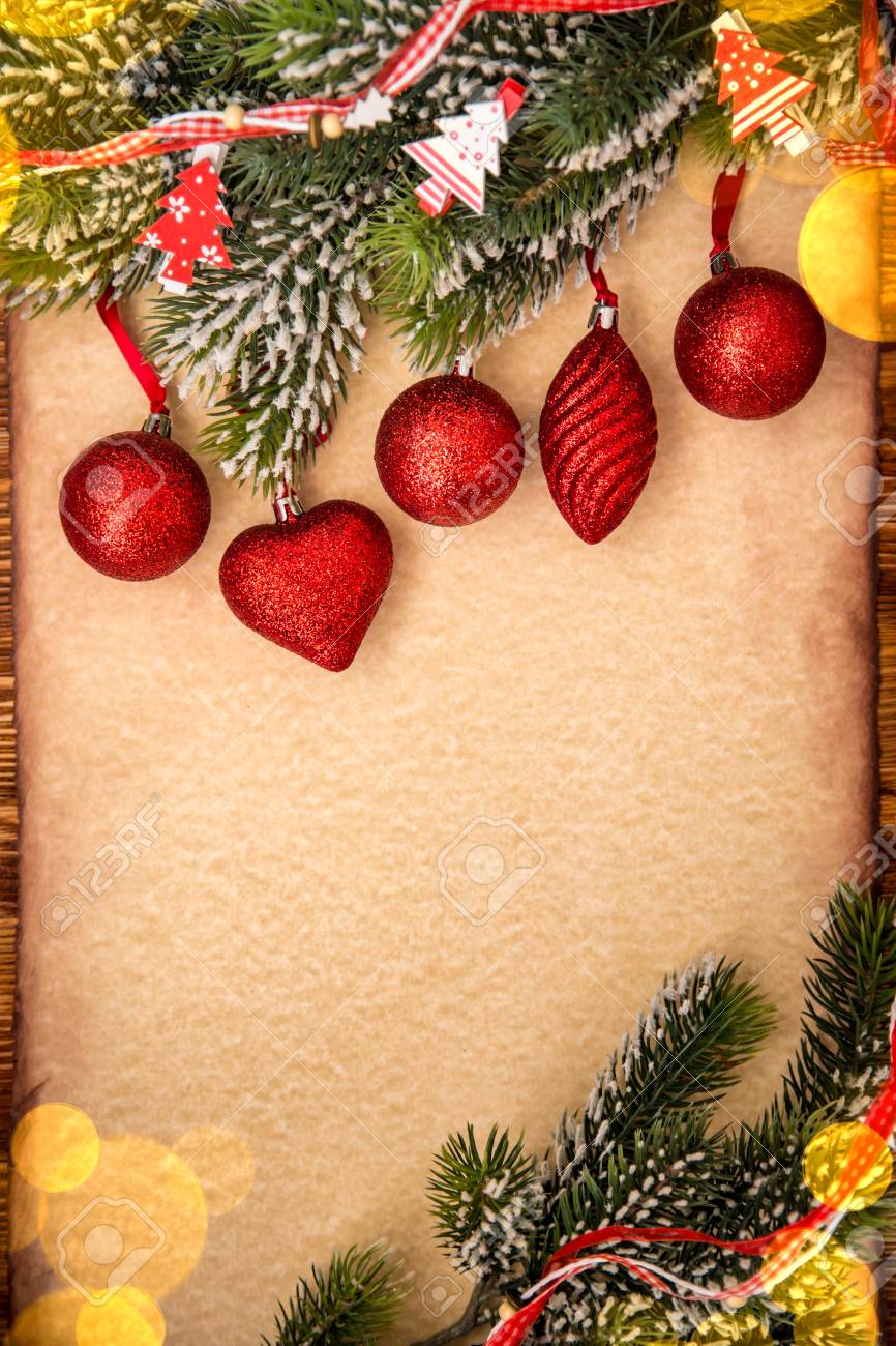 空白のビンテージ紙のカードにクリスマス ツリーの飾り クリスマス休暇の概念 の写真素材 画像素材 Image