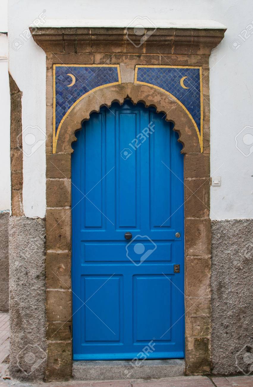 Couleur Bleu Vif De La Porte Cadre Avec Une Arche En Pierre Deux Couleur Bleu Vif De La Porte Cadre Avec Une Arche En Pierre Deux
