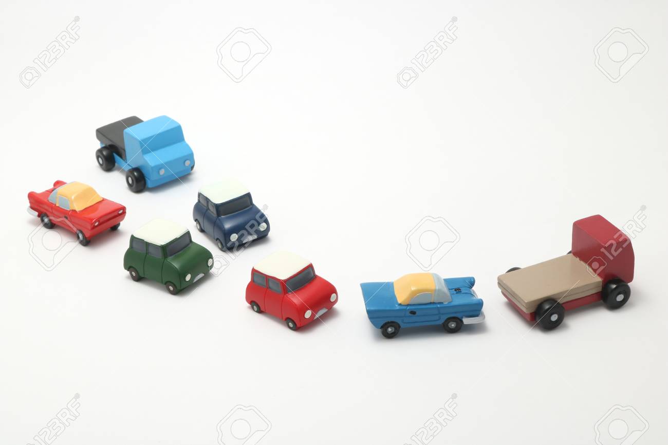 白い背景の上のミニチュアおもちゃの車。交通渋滞。 の写真素材・画像素材. Image 59068203. 白い背景の上のミニチュアおもちゃの車。交通渋滞。 の写真素材・画像素材. Image 59068203.