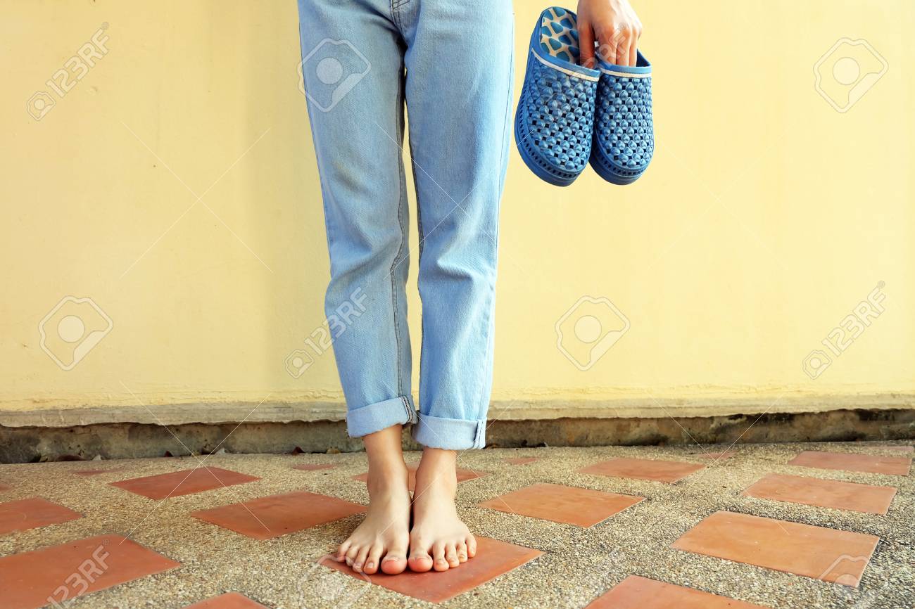 jeans flip flops
