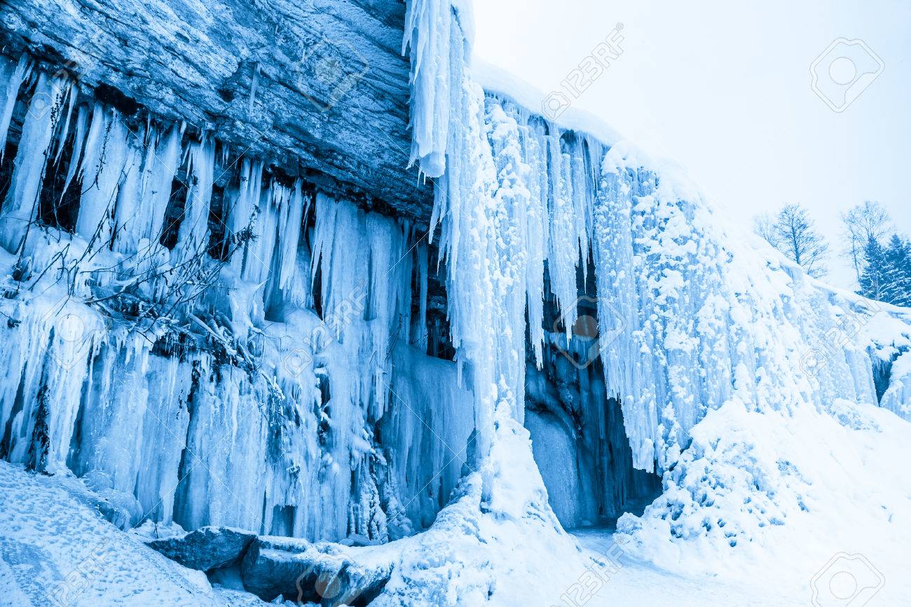氷の洞窟で凍った滝 Jagala エストニア の写真素材 画像素材 Image 1495 氷の洞窟で凍った滝 Jagala エストニア の写真素材 画像素材 Image 1495