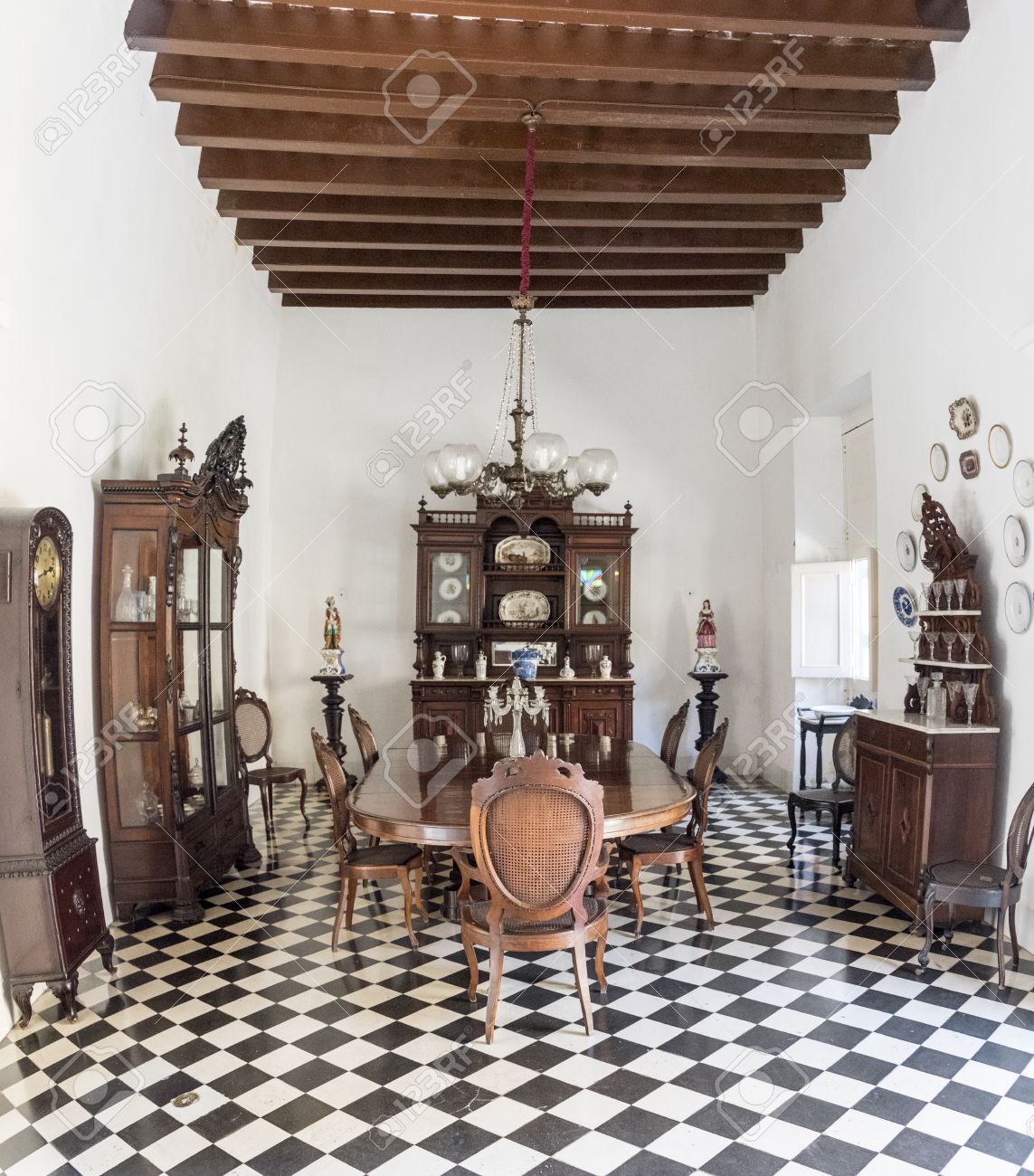 El Salón Comedor En El Museo De Arte Colonial, Sancti Spiritus, Cuba ... El Salón Comedor En El Museo De Arte Colonial, Sancti Spiritus, Cuba ...