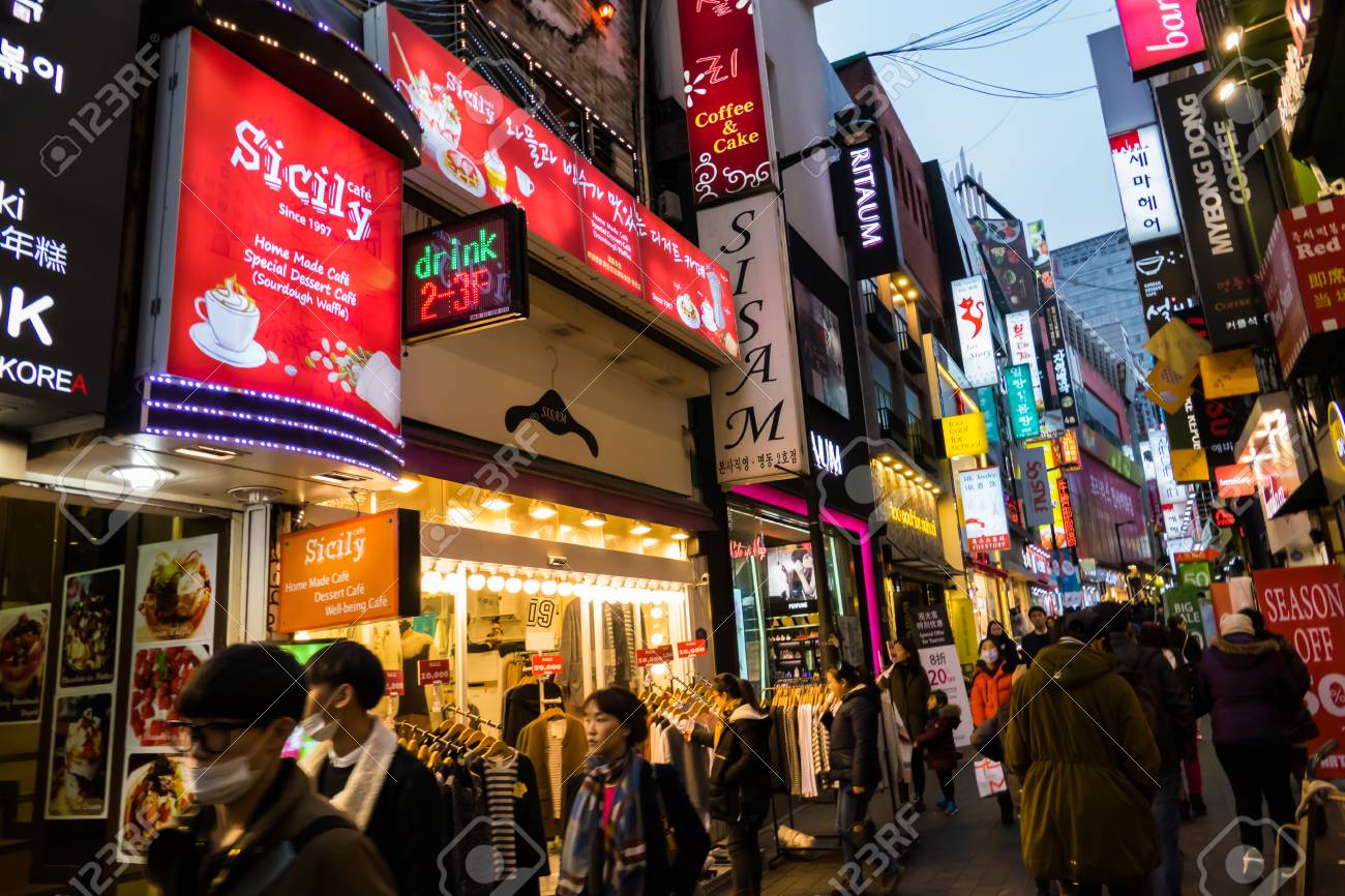 ソウル 1 月 30 日 朝鮮人や明洞市場商店街それは 16 年 1 月 30 日明洞市場ソウル 南朝鮮の韓国 の人気があり 最新ファッション中心で買い物を歩いて観光客 の写真素材 画像素材 Image ソウル 1 月 30 日 朝鮮人や明洞市場商店街それは 16 年 1 月 30 日明洞市場ソウル 南朝鮮の韓国 の人気があり 最新ファッション中心で買い物を歩いて観光客 の写真素材 画像素材 Image