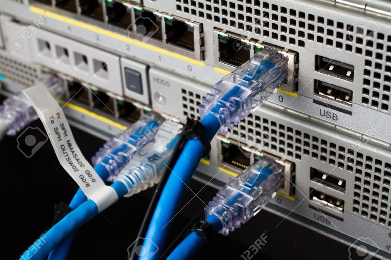 サーバー ネットワーク スイッチと utp ethernet ケーブル